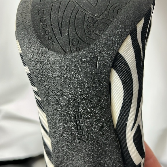 X-Appeal pointy toe zebra print fabric red stilleto 4" heel pump Sz 7 - Picture 10 of 11